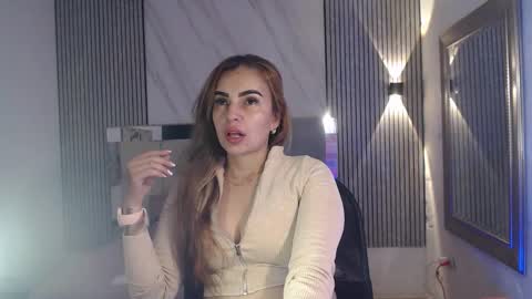 julieta__fox_ online show from December 18, 11:00 pm