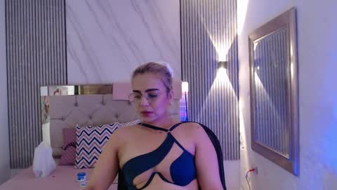 julieta__fox_ online show from February 23, 11:46 pm