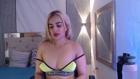 julieta__fox_ online show from March 20, 11:20 pm
