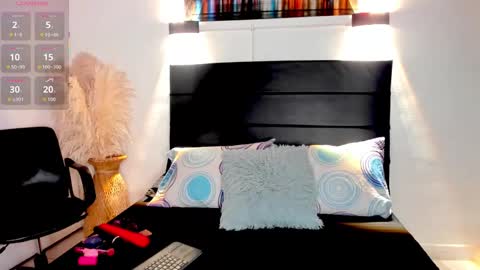 Snapshot of julieta_coopeer_ chatting on November 9, 10:24 am Julieta online show from November 9, 10:24 am