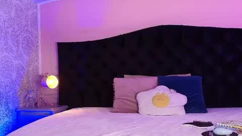 Snapshot of julieta_cortes__ chatting on June 19, 12:09 pm Julieta online show from June 19, 12:09 pm
