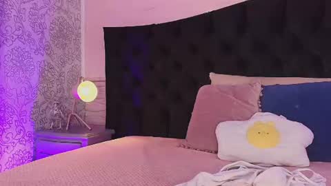 Snapshot of julieta_cortes__ chatting on June 26, 12:09 pm Julieta online show from June 26, 12:09 pm
