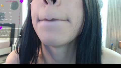 Snapshot of julieta_de_los_angeles chatting on December 18, 12:43 am Julieta online show from December 18, 12:43 am