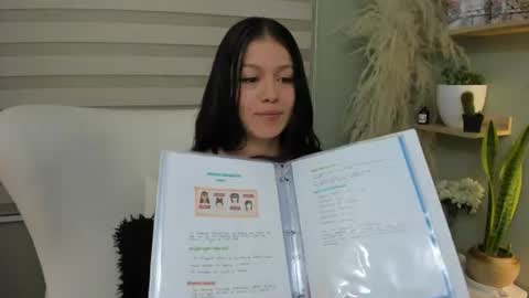 Snapshot of julieta_evans_1 chatting on June 18, 11:53 pm Julieta online show from June 18, 11:53 pm