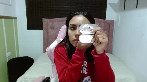 Snapshot of julieta_fn chatting on July 4, 1:06 pm julieta_fn online show from July 4, 1:06 pm