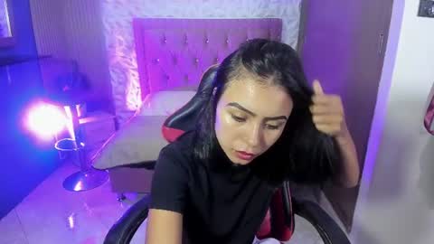Snapshot of julieta_fn chatting on July 9, 1:48 pm julieta_fn online show from July 9, 1:48 pm