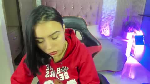 Snapshot of julieta_fn chatting on July 20, 1:35 pm julieta_fn online show from July 20, 1:35 pm