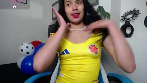 Snapshot of julieta_parker7 chatting on June 12, 4:00 am Julieta online show from June 12, 4:00 am