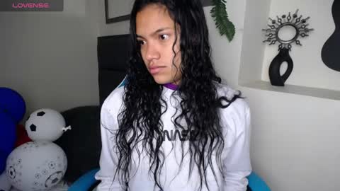 Snapshot of julieta_parker7 chatting on June 24, 1:26 am Julieta online show from June 24, 1:26 am