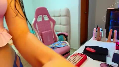 julieta_rose19 online show from November 16, 3:01 am