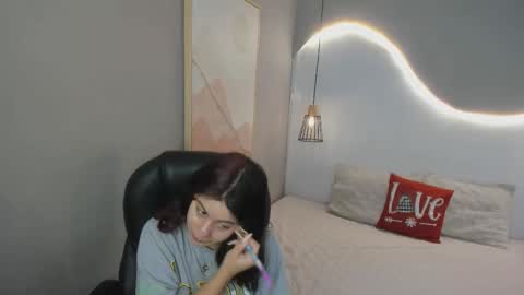 Julieth  online show from November 20, 6:40 pm