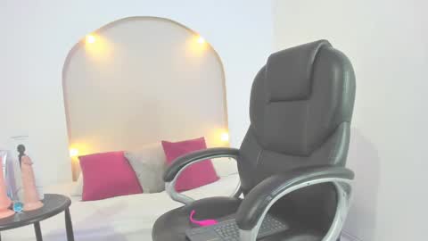 Snapshot of julieth_cooper1 chatting on September 25, 11:52 pm Julieth online show from September 25, 11:52 pm