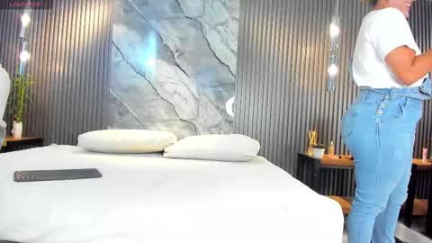 Snapshot of julietha_taylor chatting on November 21, 2:21 am Julietha online show from November 21, 2:21 am