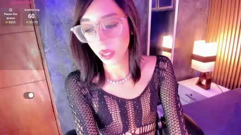 Snapshot of julietta_fox chatting on April 18, 5:00 am J U L L I E T A F O X online show from April 18, 5:00 am