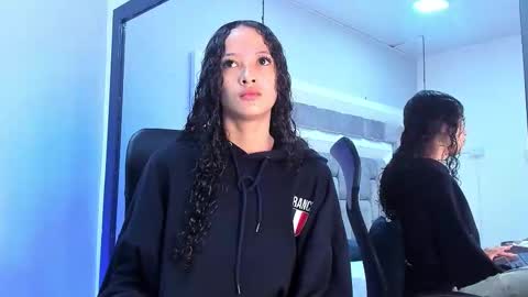 Hi guys It is a pleasure to have you here I am Julieta  online show from October 9, 11:52 am