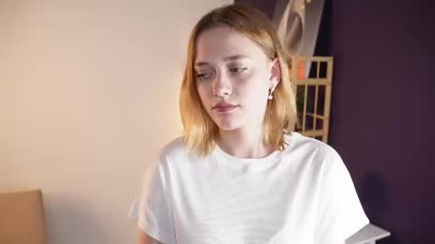 Mia online show from September 9, 3:50 am