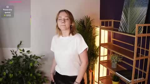 Mia online show from September 17, 3:08 am