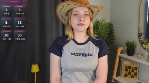 Mia online show from October 17, 3:10 am