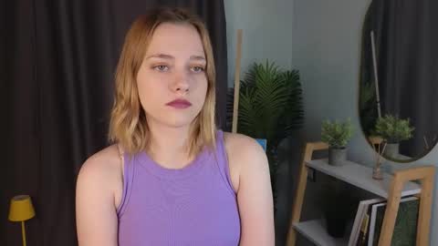 Mia online show from October 22, 3:18 am