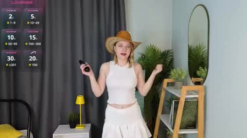 Mia online show from November 6, 3:18 am