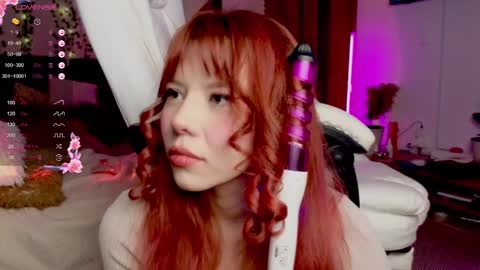 Snapshot of juliette_sunshine chatting on December 1, 10:21 pm juliette_sunshine online show from December 1, 10:21 pm