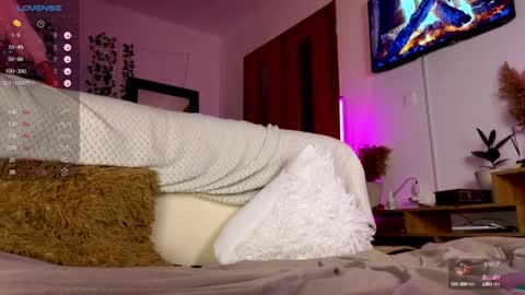 Snapshot of juliette_sunshine chatting on December 10, 4:24 am juliette_sunshine online show from December 10, 4:24 am