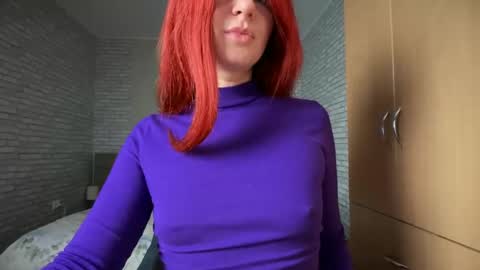 Snapshot of julietterosie chatting on December 16, 7:32 pm Rose online show from December 16, 7:32 pm