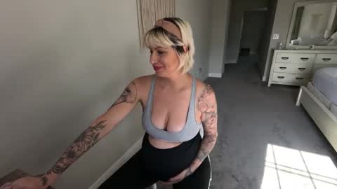 Julie online show from December 20, 5:29 pm