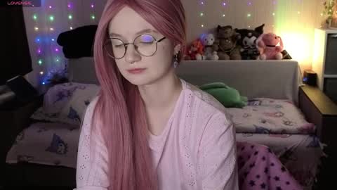 julifisher online show from March 28, 4:23 am