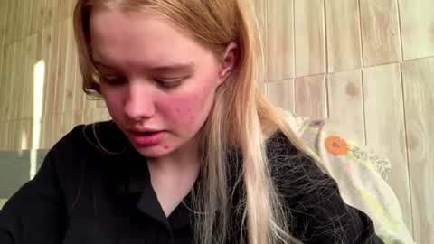 Snapshot of juligwartney chatting on July 5, 3:19 pm Malin online show from July 5, 3:19 pm