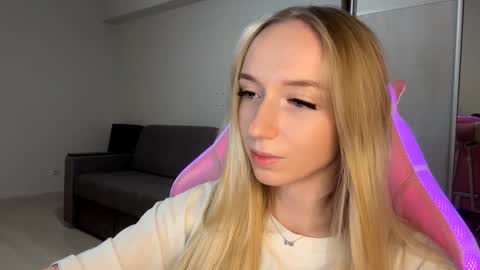 Snapshot of julissariecke chatting on November 8, 3:34 pm Sofie online show from November 8, 3:34 pm