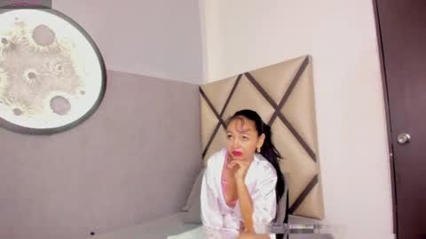 Snapshot of julitraviesa chatting on April 10, 12:21 pm julitraviesa online show from April 10, 12:21 pm