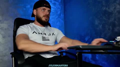 Snapshot of juliusmasters chatting on January 12, 8:58 pm JULiUS online show from January 12, 8:58 pm