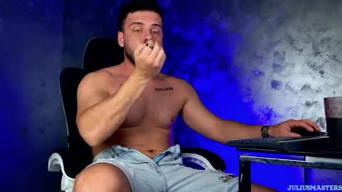 Snapshot of juliusmasters chatting on February 21, 1:28 am JULiUS online show from February 21, 1:28 am