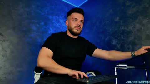 JULiUS   online show from April 5, 8:39 pm