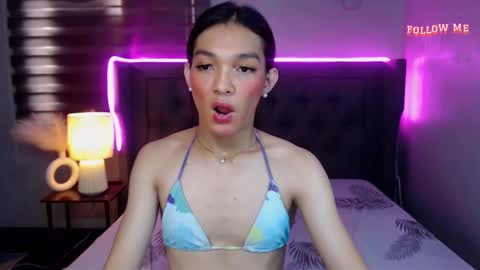 Snapshot of jullian_cei chatting on March 9, 5:22 am jullian online show from March 9, 5:22 am