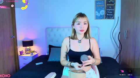 jullianapriv_ online show from September 17, 1:57 pm
