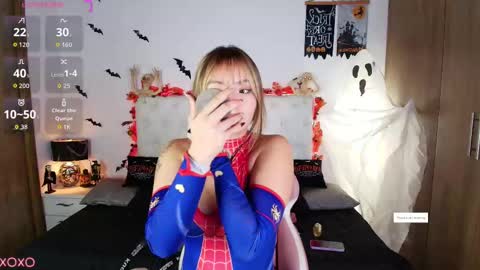 jullianapriv_ online show from October 6, 2:25 pm