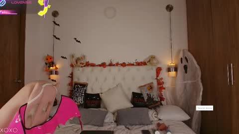 jullianapriv_ online show from October 22, 2:17 pm