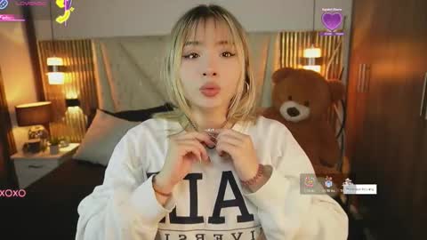 Snapshot of jullianapriv_ chatting on February 4, 2:23 pm jullianapriv_ online show from February 4, 2:23 pm