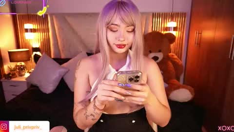 Snapshot of jullianapriv_ chatting on February 27, 2:06 pm jullianapriv_ online show from February 27, 2:06 pm