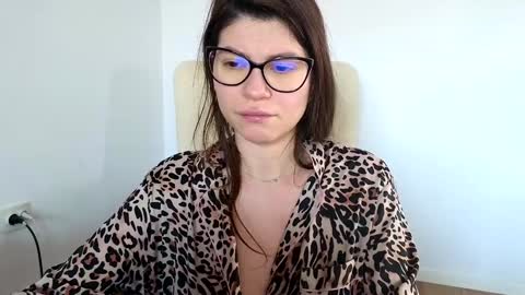 Jully online show from February 4, 1:06 pm