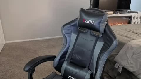 julyclb online show from April 16, 1:56 pm