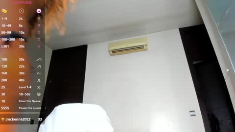 Snapshot of julyssa_sanders chatting on January 20, 12:25 am July online show from January 20, 12:25 am