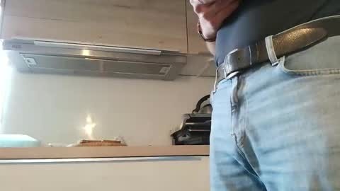 Snapshot of junction1000 chatting on January 10, 10:50 am Gregor online show from January 10, 10:50 am