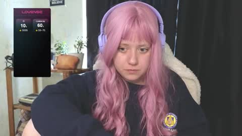 Snapshot of june_shy0 chatting on September 25, 7:12 am June online show from September 25, 7:12 am