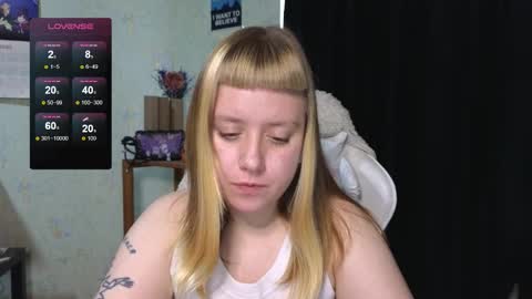 Snapshot of june_shy0 chatting on October 24, 10:44 am June online show from October 24, 10:44 am