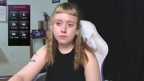 Snapshot of june_shy0 chatting on November 5, 6:57 am June online show from November 5, 6:57 am