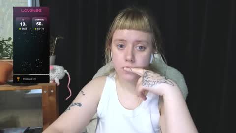 Snapshot of june_shy0 chatting on November 7, 6:57 am June online show from November 7, 6:57 am