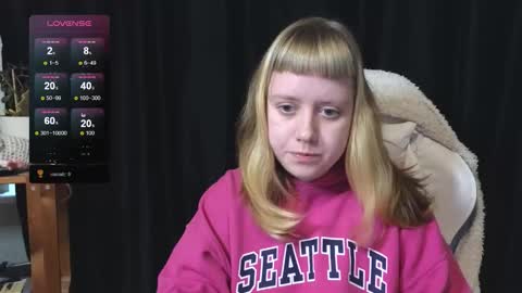 Snapshot of june_shy0 chatting on November 22, 8:24 am June online show from November 22, 8:24 am